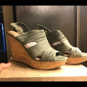 NWT 5inch Olive Wedge heels, size 11.
